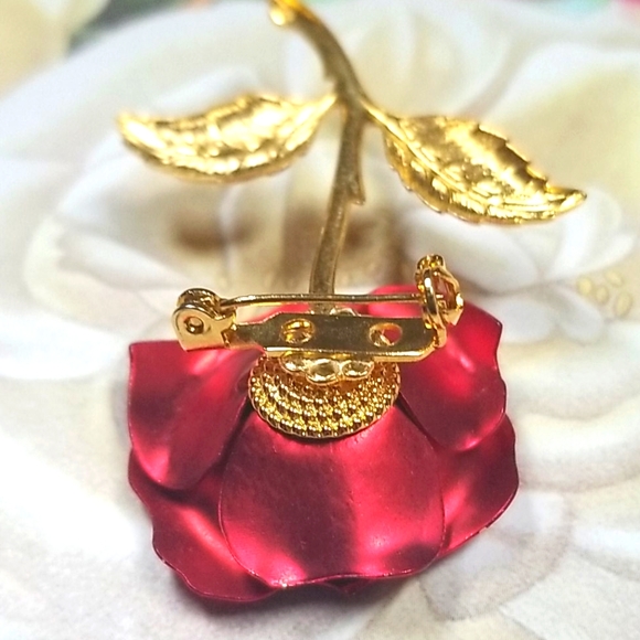 Vintage Red Rose Satin Finish Goldtone Brooch Pin - Picture 8 of 13